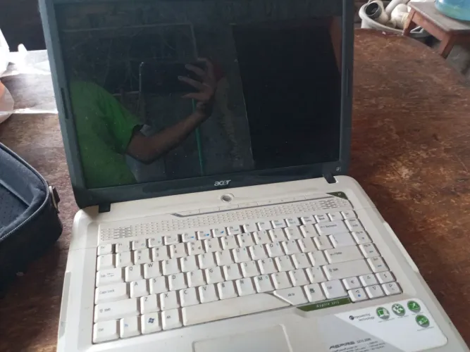 Vende-se Notebooks Acer, todos para retirada de peças