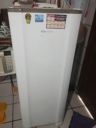 Geladeira Esmaltec