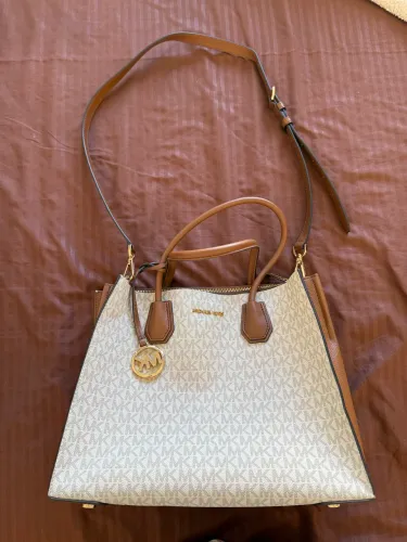 Bolsa Michael Kors tiracolo clara monograma