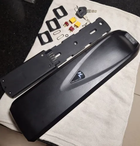 Bateria de litio 48v 10Ah carregador e base bike Elétrica