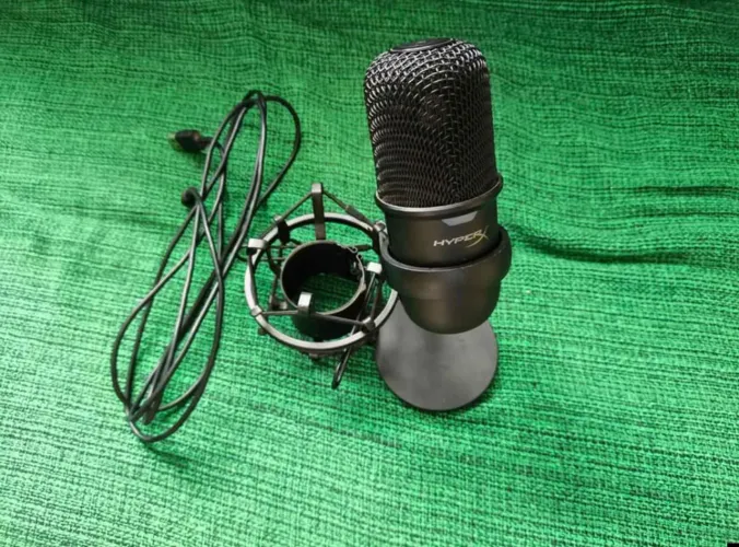 Microfone HyperX Solocast com Shock Mount 