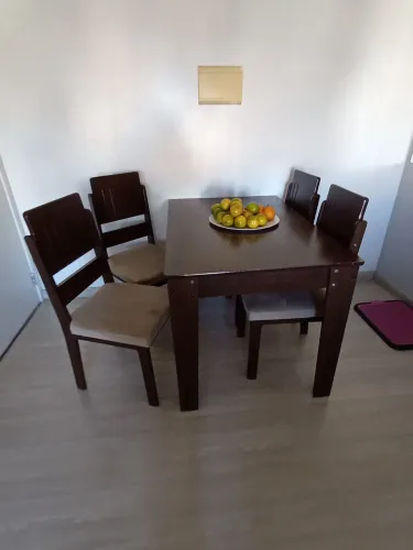 Mesa com 4 cadeiras
