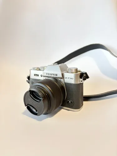 Fujifilm X-T30 II Mirrorless + lente Fujifilm XC 35mm F2.0 + acessórios