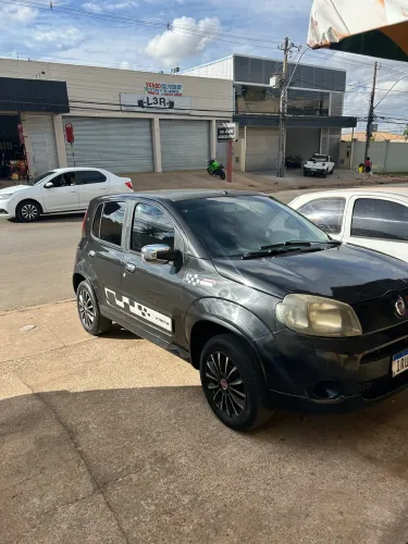 Fiat Uno Sporting 1.4 EVO Fire Flex 8V 4P 2012