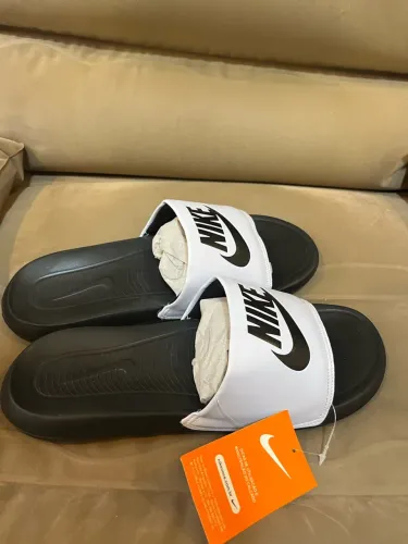 Sandália slide Nike