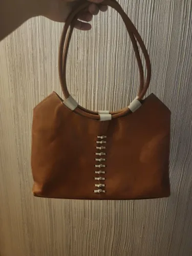 Bolsa Femina Marrom com detalhe frontal