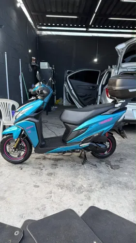 Moto super nova e conservada
