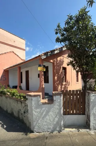 Vendo casa de esquina no Centro de Macaé