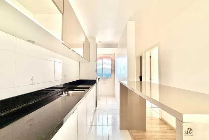 Apartamento semi mobiliado, 02 quartos no Vinhedos, Norte e Leste