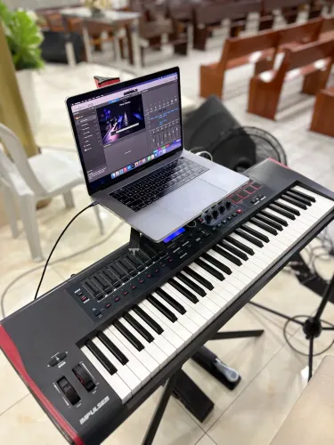 Teclado controlador Novation impulse 61