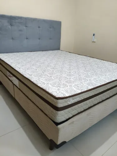 Cama Queen seminova com colchão e cabeceira + base bpt ortobom