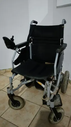Cadeira de rodas Dellamed D900 usada