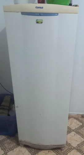 Vende-se geladeira cônsul de gelo seco. Por apenas 250