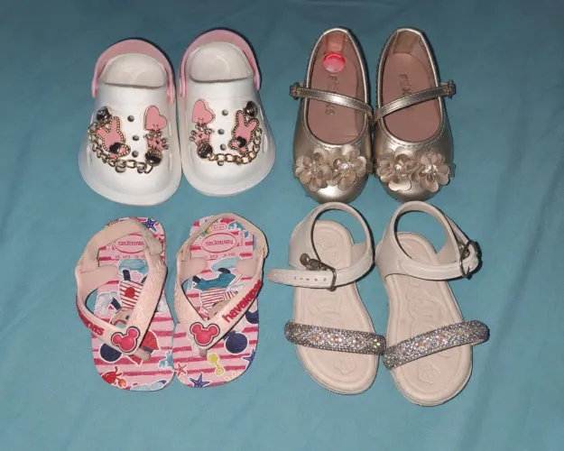 Lote de calçados e roupas p/ meninas
