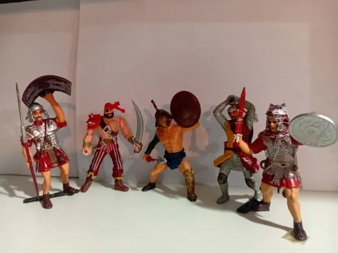 Brinquedos 5 figuras guerreiros antigos