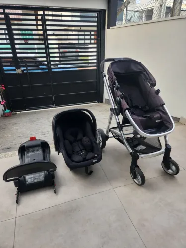 Carrinho e bebe conforto Infanti com isofix