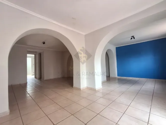 Imóvel Comercial à venda com Kitnets no Bairro Centro com 135,68 m²