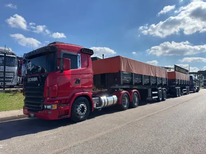 Scania R440 6x4 bug Leve Ano 13 Rodocaçamba NOMA Titanium Ano 19 Dolly Rebaixado Sem Pneus