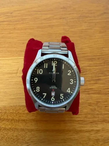 Relógio Tommy Hilfiger Masculino Aço Inox Fundo Preto 5atm (Usado)
