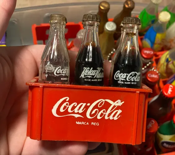 Mini engradado Coca Cola de vidro anos 80