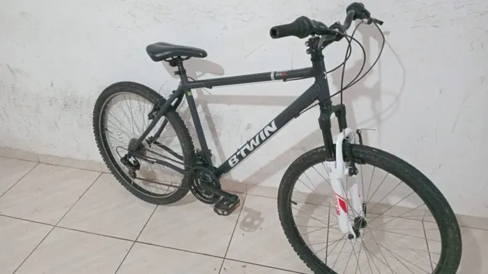 Bicicleta aro 26 impecável mesmo posso levar com taxa não abaixo valor