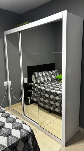 Guarda-Roupa Branco 3 Portas de Correr com Espelho