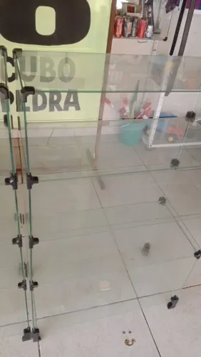 Vitrines vidro temperado 060 de largura com 1 MT de altura