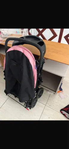 Carrinho de bebê e bebê conforto
