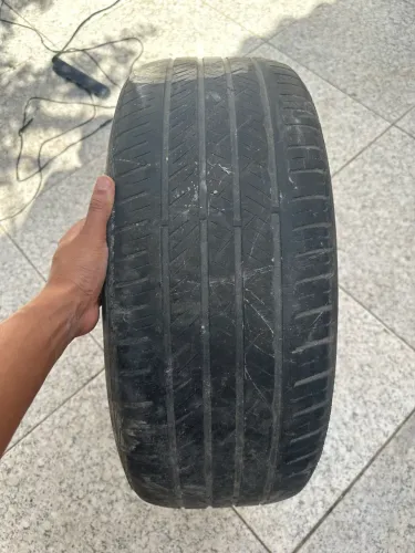Pneu Semi novo 235/55/18