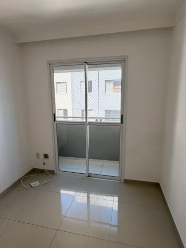 Porta de correr de alumínio com vidro