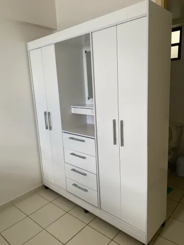 Guarda roupa casal branco 