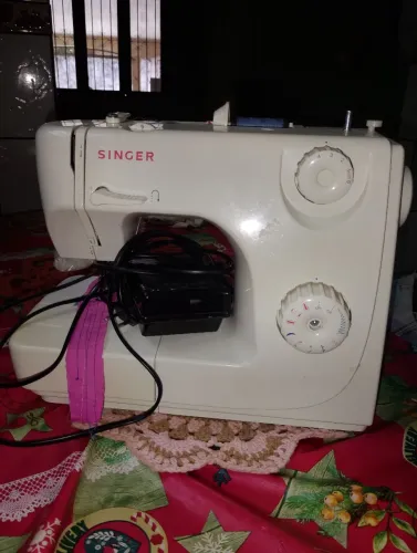 Máquina de costura singer