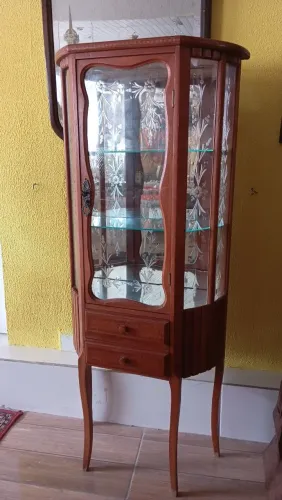Linda Cristaleira com vidros lapidados