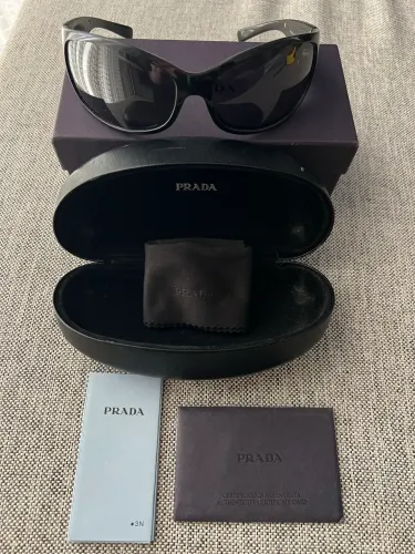 Óculos de sol Prada lente nova  tipo máscara preto