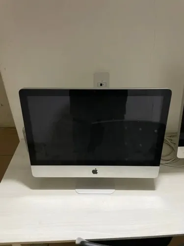 iMac 21.5" Apple Mid 2011 - 1 (Core i5 / 8GB RAM / SSD 120GB) - Para Peças ou Conserto