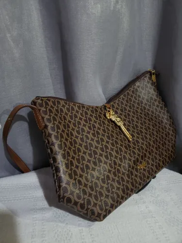 Bolsa Classe semi-nova!