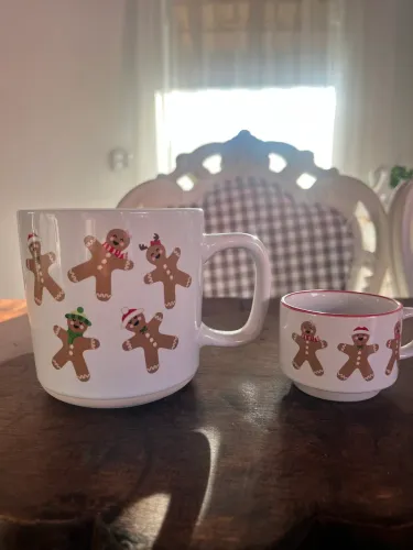 Conjuntos de duas mugs gingerbread novas na caixa