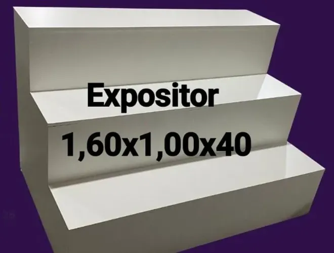 Expositor MDF COM Rodinhas semi novo. Excelente para loja de vários seguimentos.