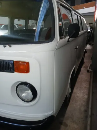 Volkswagen Kombi Standard/ Luxo/ Serie Prata (álcool) 1985
