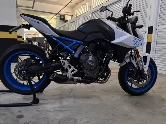 Moto Suzuki GSX 8S