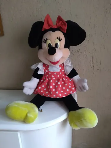 Minie ,pelucia gigante anos 90, original Disneylandia.Higienizada e sem avarias