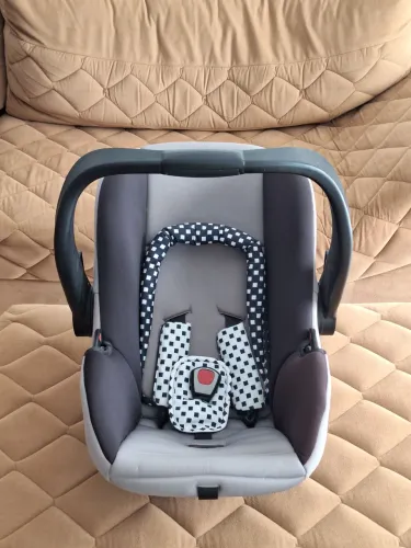 Bebê conforto da marca "infanti" usado