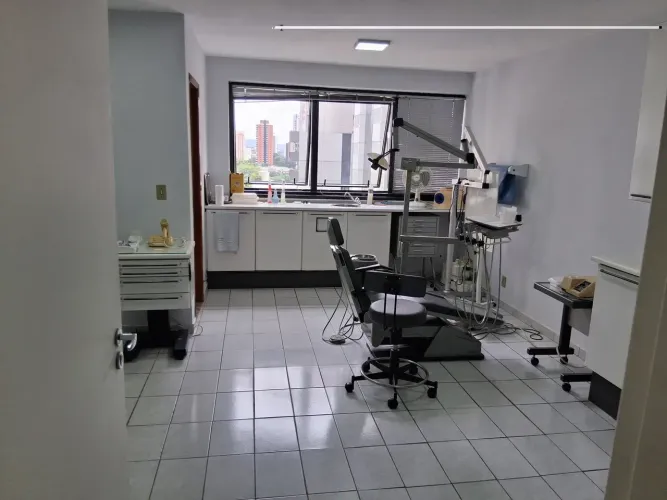 Vende-se sala comercial no Tatuapé com consultório dentário equipado e mobiliado.