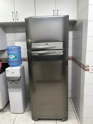 Vendo geladeira e bebedouro refrigerador