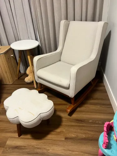 Poltrona de amamentação com balanço + puff