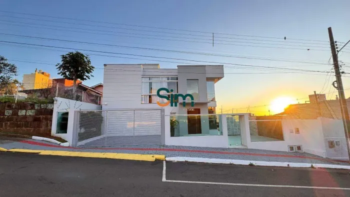 Casa Residencial para Venda no Bairro Universitário (3 suítes) em Chapecó, SC