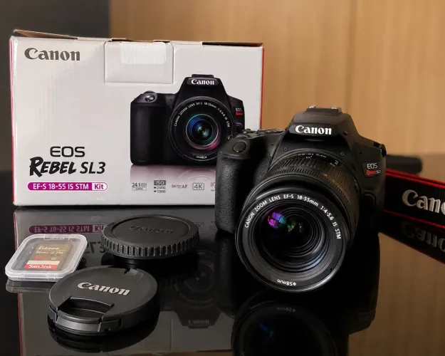 Canon EOS Rebel SL3 + Lente 18-55mm + Bolsa + Cartão | Estado de Nova