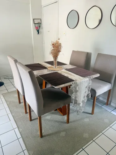 Mesa de 4 cadeiras