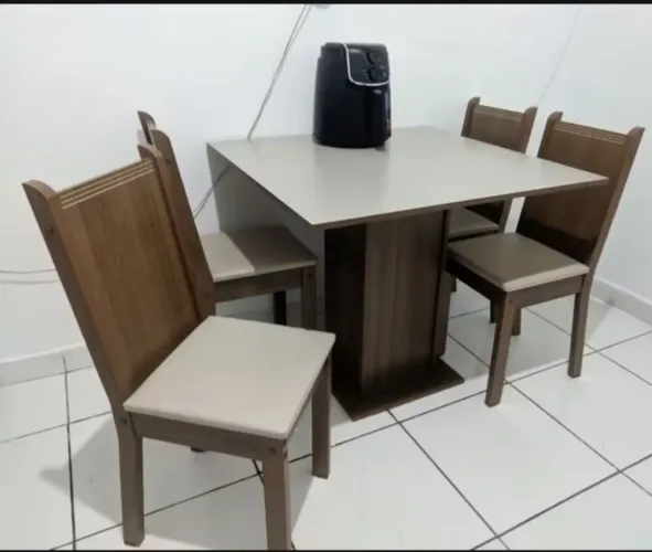 Mesa semi nova 1 mês de uso