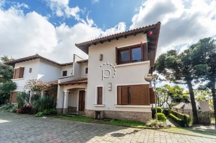 Passow vende Casa com 4 suítes e aproximadamente 500 metros e 3 vagas de garagem na Vila A